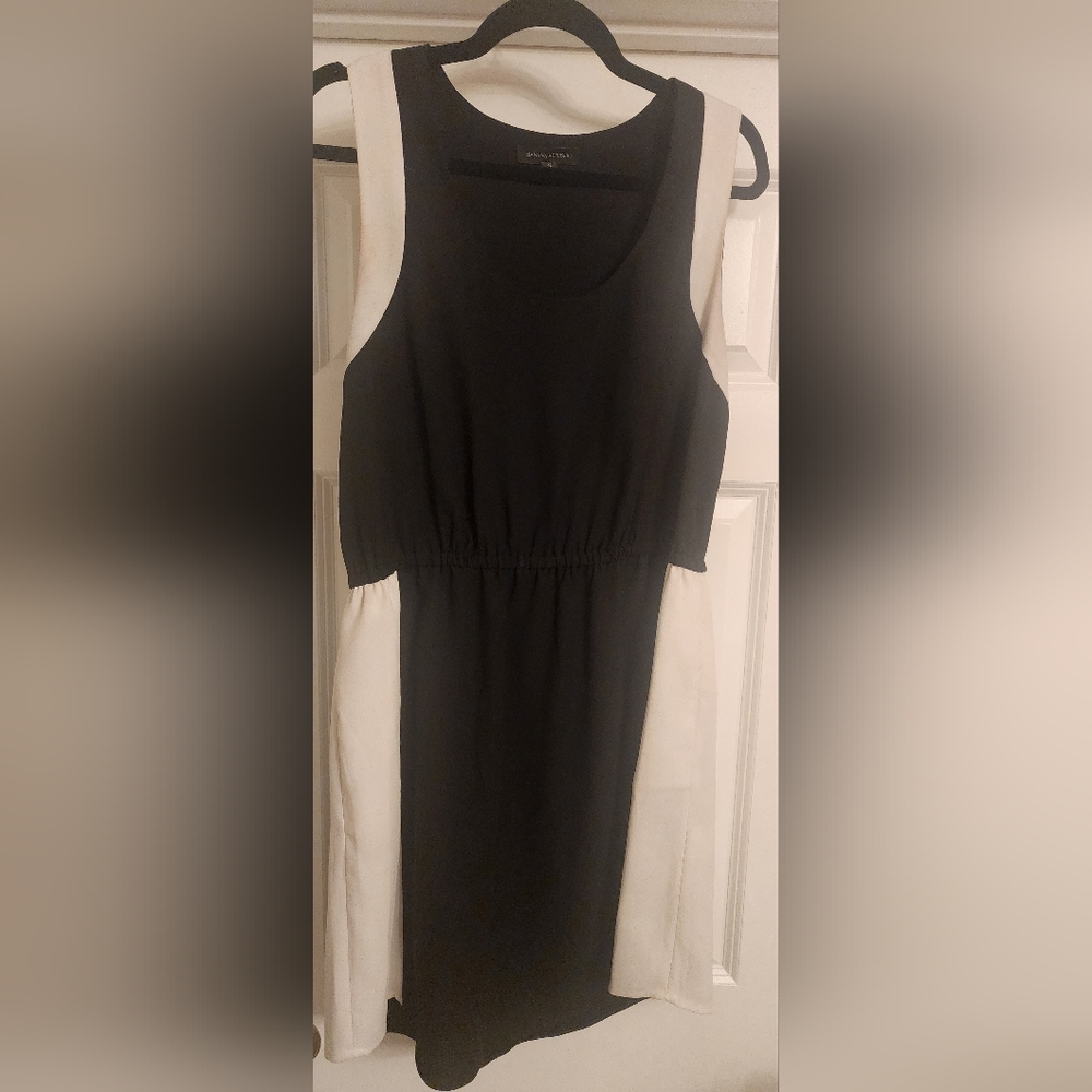 Hot Banana Republic Black and White Dress - Size 12 - very comfortable